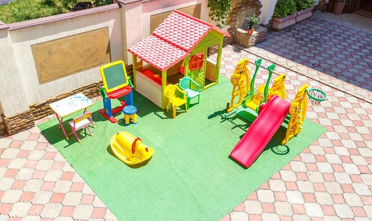 Фото отеля («Валенсия» гостевой дом) - Детская игровая площадка