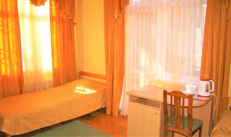 Фото отеля («Верещагинский» гостевой дом) - Стандарт 3-местный 1-комнатный