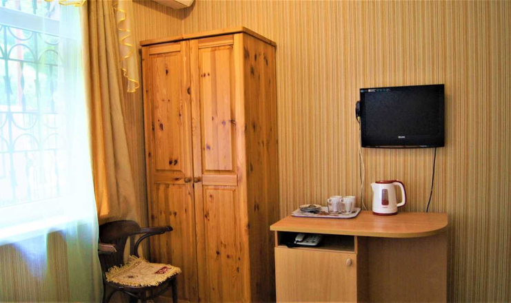 Фото отеля («Верещагинский» гостевой дом) - Стандарт 3-местный 1-комнатный