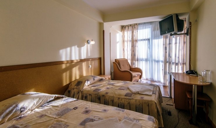 Фото отеля («Золотая Пальма» гостиница) - Стандарт 2-местны вид на море с витражом
