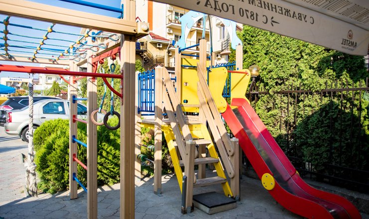 Фото отеля («Золотое Руно» гостевой дом) - Детская площадка