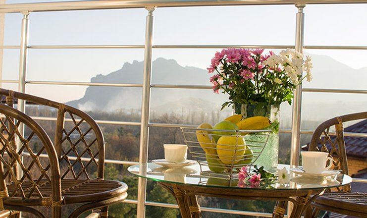 Фото номера («Кристал» отель) - Стандарт 2-местный с балконом (вид на горы)
