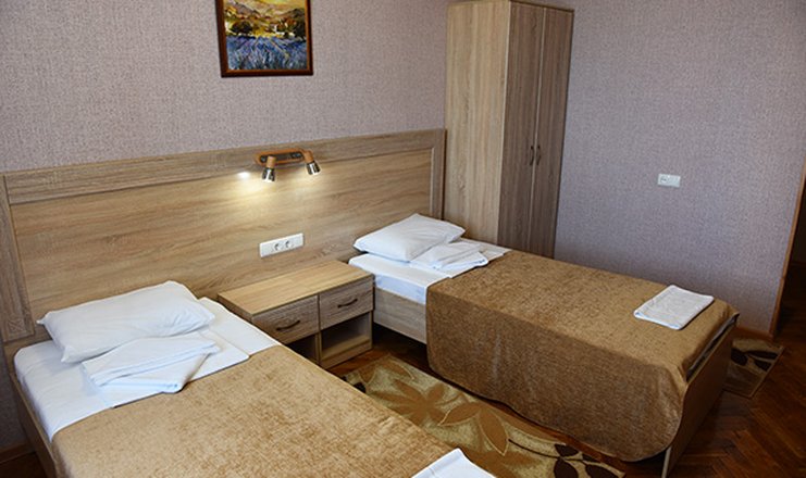 Фото номера («Крым» гостиничный комплекс) - 1 категория 2-местный (2,4 этажи)