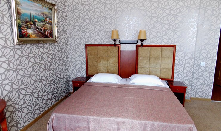 Фото номера («Украина Палас» отель) - Люкс 4-местный 3-комнатный