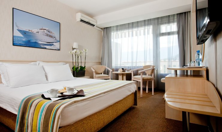 Фото номера («Ялта-Интурист» отель) - Стандартный 2-местный с одной двуспальной кроватью