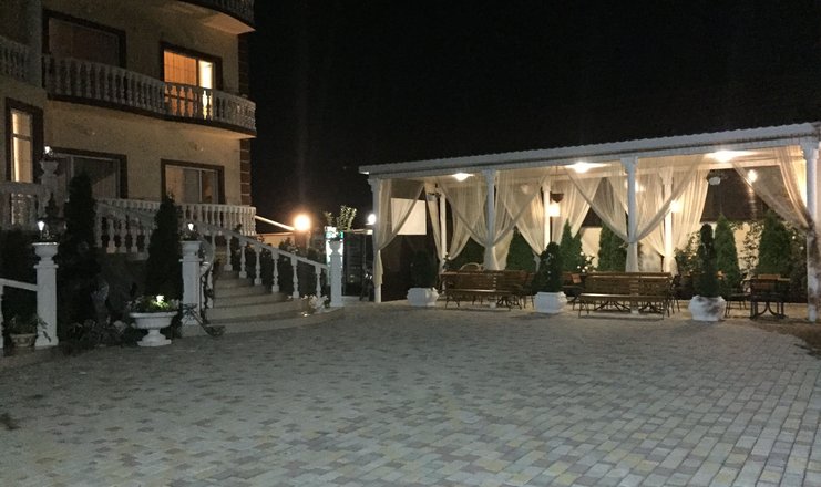 Фото отеля («Акрополь» гостевой дом) - Территория