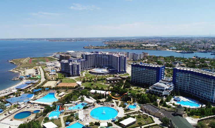 Фото отеля («Аквамарин Резорт & СПА» санаторно-курортный комплекс) - Вид на комплекс