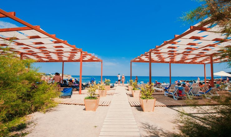 Фото отеля («Аквамарин Резорт & СПА» санаторно-курортный комплекс) - Пляж
