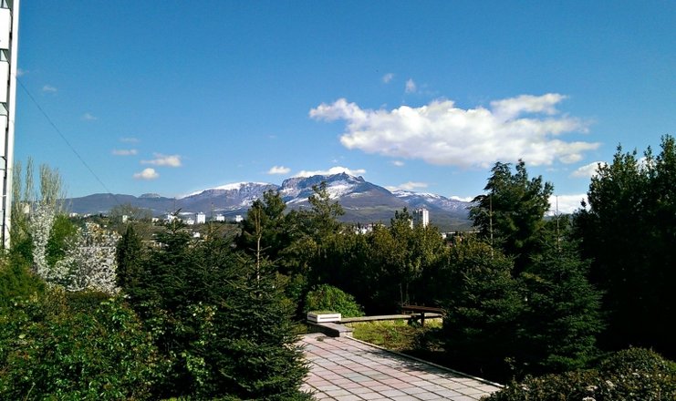 Фото отеля («Алуштинский» санаторий) - Вид на гору Демерджи