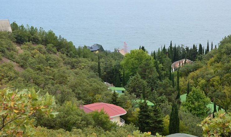 Фото отеля («Алые паруса» отель) - Вид на территорию сверху с горы