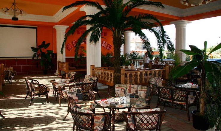 Фото отеля («Апельсин» курортный отель) - Летнее кафе