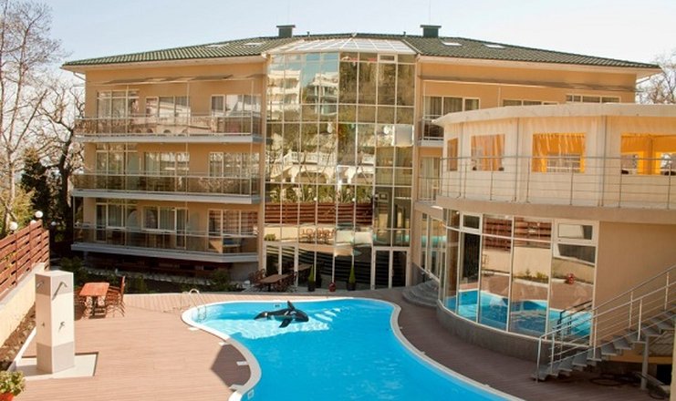 Фото отеля («Багатель» рекреационный комплекс) - Панорама на корпус с бассейном