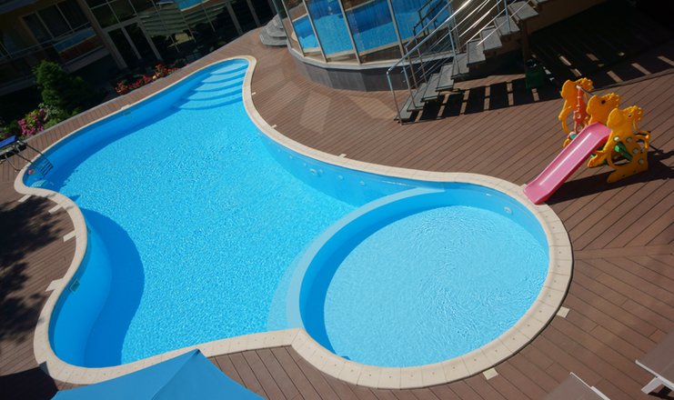 Фото отеля («Багатель» рекреационный комплекс) - Открытый бассейн с детской зоной