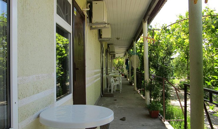 Фото отеля («Бумеранг» гостевой дом) - Вход в номер