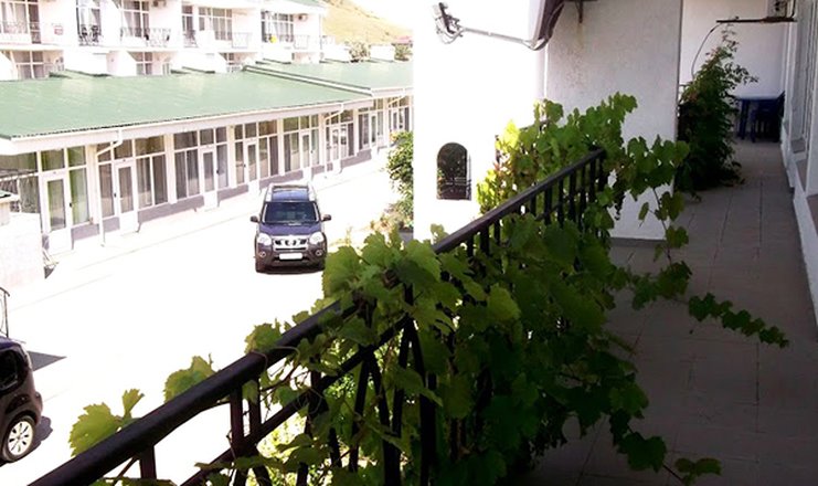 Фото отеля («Дим 2» коттеджный посёлок) - Балкон