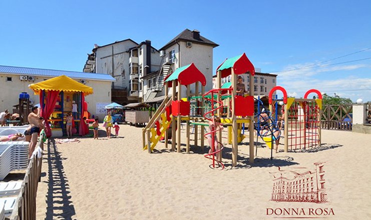 Фото отеля («Донна Роза» отель) - Детская площадка на пляже