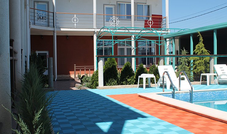 Фото отеля («Два Маяка» гостевой дом) - Бассейн открытый