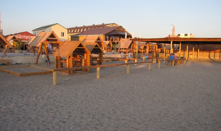 Фото отеля («Дюльбер» отель) - Детская площадка на пляже