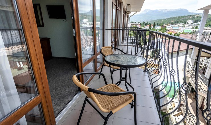 Фото отеля («Эдем» отель) - Балкон и вид