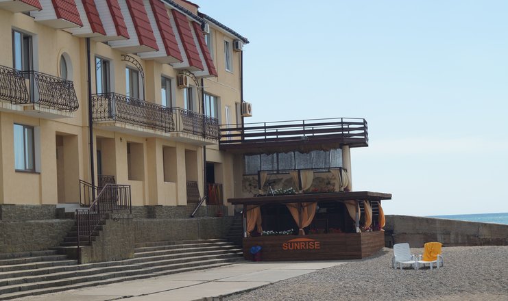 Фото отеля («Эллада» клуб-отель) - Вид на корпус с пляжа