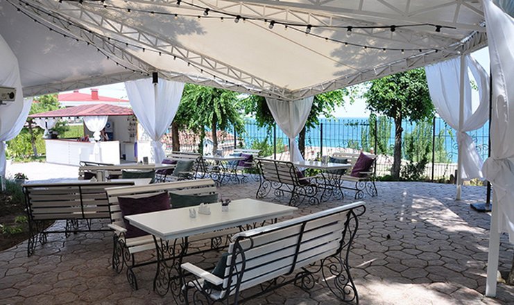 Фото отеля («Феодосия» отель) - Чайная летняя терраса