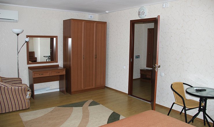 Фото отеля («Феодосия» пансионат) - Люкс 2-местный 2-комнатный корпус 1