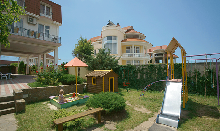Фото отеля («Флагман» гостевой дом) - Детская площадка