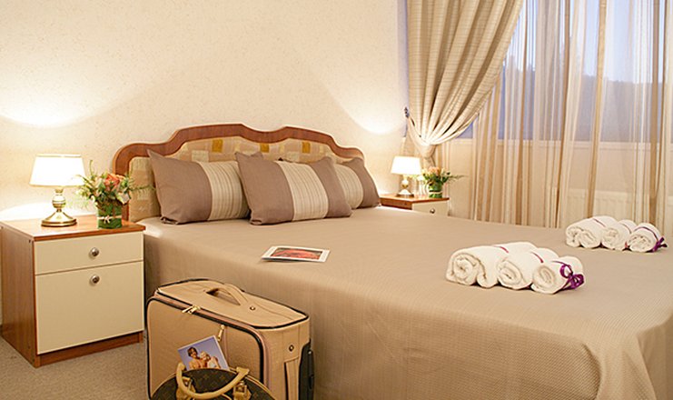 Фото отеля («Голден Резорт» санаторно-курортный комплекс) - Полулюкс 2-местный (2 корпус)