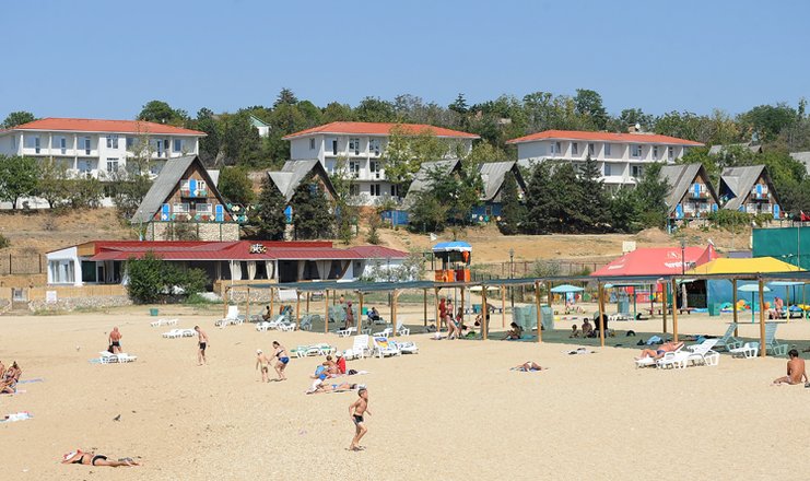 Фото отеля («им. Мокроусова» туристско-оздоровительный комплекс) - Вид с пляжа на корпуса