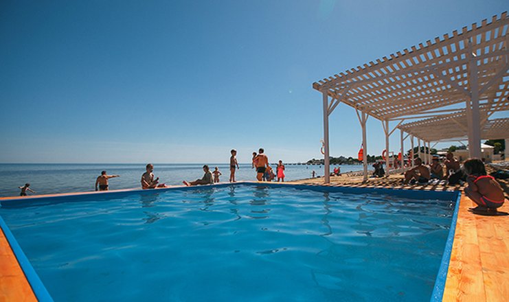 Фото отеля («Империя» санаторно-оздоровительный комплекс) - Детский открытый бассейн на пляже