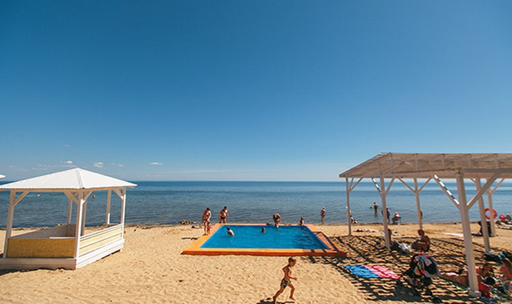 Фото отеля («Империя» санаторно-оздоровительный комплекс) - Пляж и Детский открытый бассейн на пляже