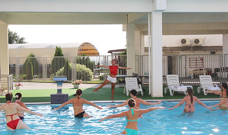 Фото отеля («Капля Моря» туристско-оздоровительный комплекс) - Зарядка в бассейне