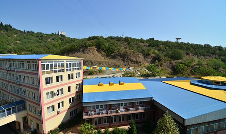 Фото отеля («Киев» санаторий) - Вид на корпус 5 и лечебный
