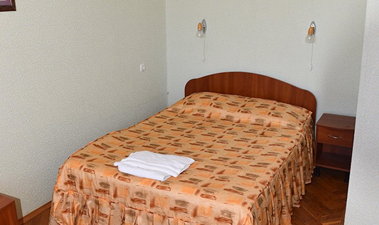 Фото отеля («Крым» гостиничный комплекс) - 1 категория 1-местный 2-комнатный 4 этаж