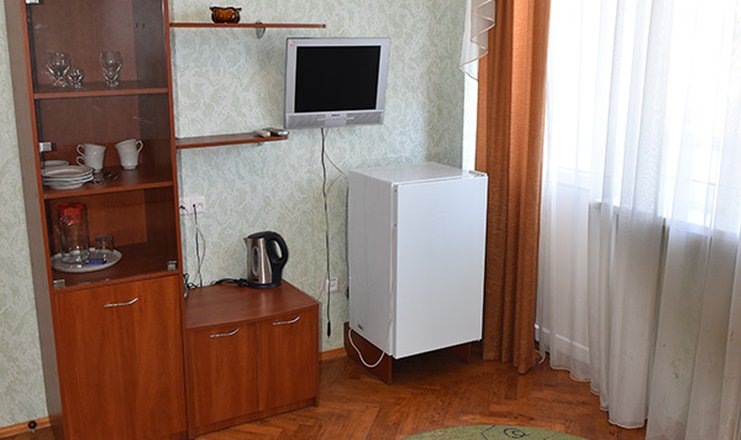 Фото отеля («Крым» гостиничный комплекс) - 1 категория 1-местный 2-комнатный 4 этаж