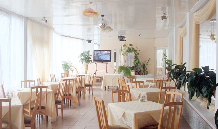 Фото отеля («Крымские Зори» санаторий) - Кафе в корпусе