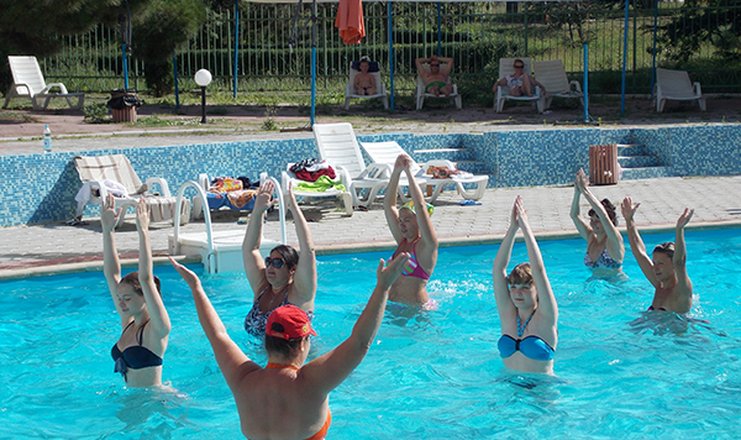 Фото отеля («Крымское Приморье» пансионат) - Аква аэробика в открытом бассейне