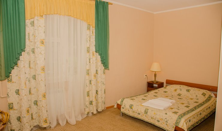 Фото отеля («К энд Т» гостевой дом) - Семейный 3-местный 2-комнатный