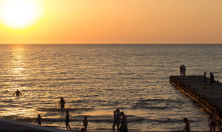 Фото отеля («Лагуна» база отдыха) - Закат на пляже. Лето