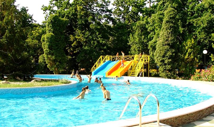 Фото отеля («Лучезарный» пансионат) - Детский бассейн с горками