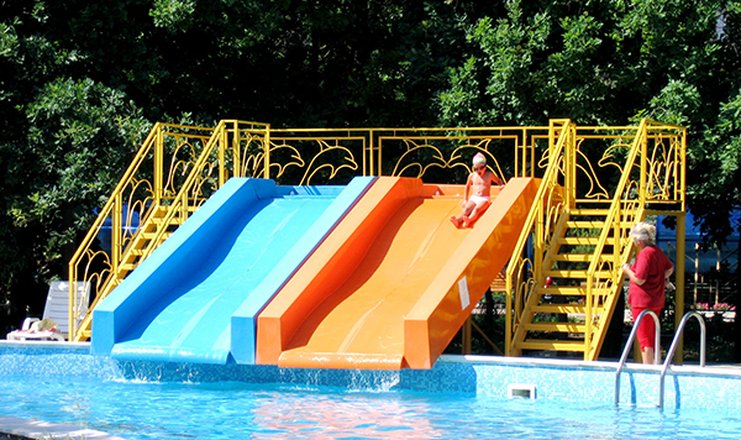 Фото отеля («Лучезарный» пансионат) - Детский бассейн с горками