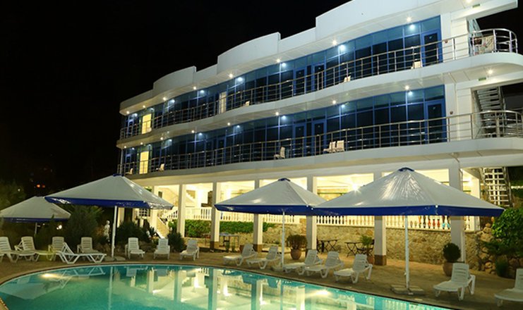 Фото отеля («Маджестик» гостиничный комплекс) - Открытый бассейн