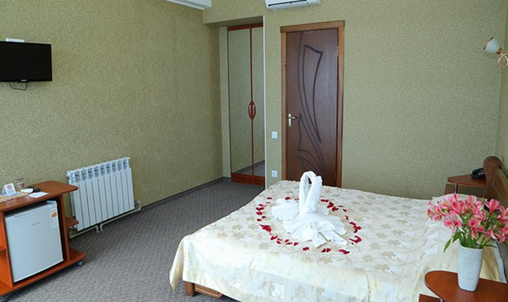 Фото отеля («Маджестик» гостиничный комплекс) - Полулюкс 2-местный