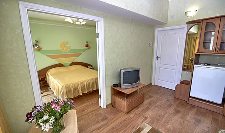 Фото отеля («Москва» гостиница) - Люкс 3-местный 2-комнатный А
