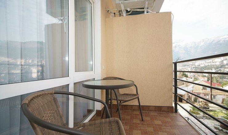 Фото отеля («Крымская Ницца» гостиница) - Стандарт 2-местный с балконом