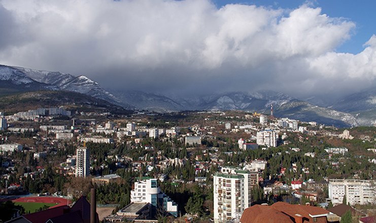 Фото отеля («Крымская Ницца» гостиница) - Вид на город. Зимняя Ялта
