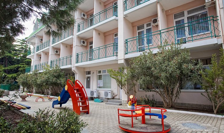 Фото отеля («Норд» отель) - Корпус и детская площадка