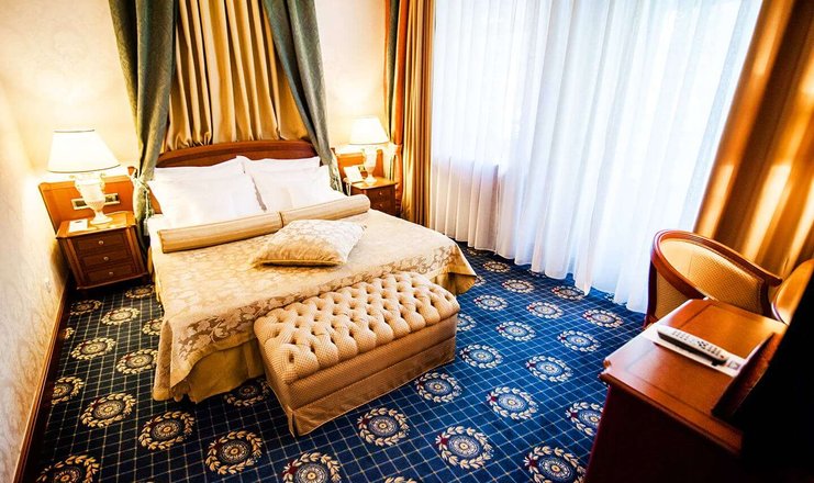 Фото отеля («Ореанда» гостиница) - Апартаменты Айвазовский 2-местные 3-комнатные
