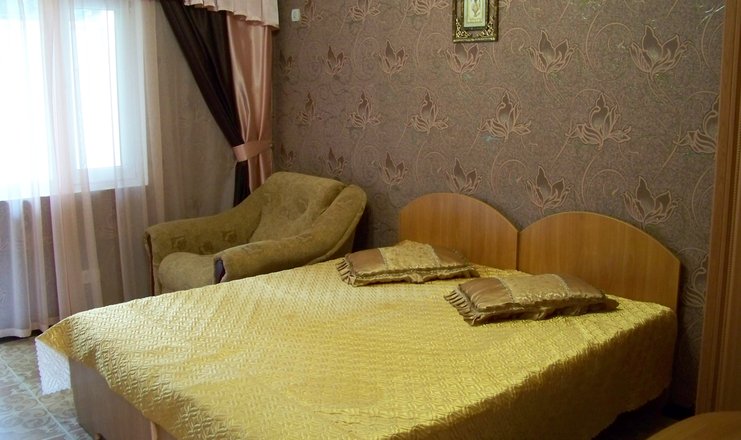 Фото отеля («Орхидея» отель) - Полулюкс 4-местный 2-комнатный с кухней