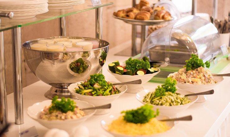 Фото отеля («Палас» гостиница) - Подача блюд на шведском столе